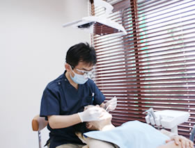 歯周病専門医による治療
